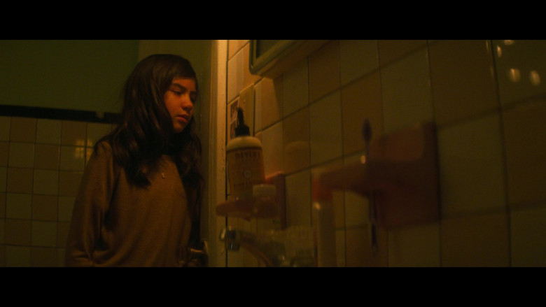 Mrs. Meyer's Hand Soap in Let the Right One In S01E05 Quoquo Modo Necessarium (2022)