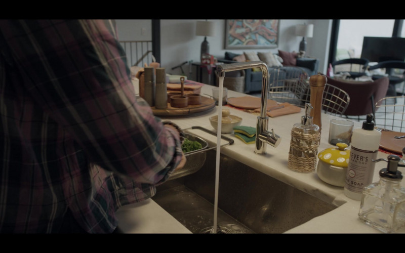 Mrs. Meyer's Liquid Dish Soap in The Calling S01E07 "The Hand of Diligent" (2022)