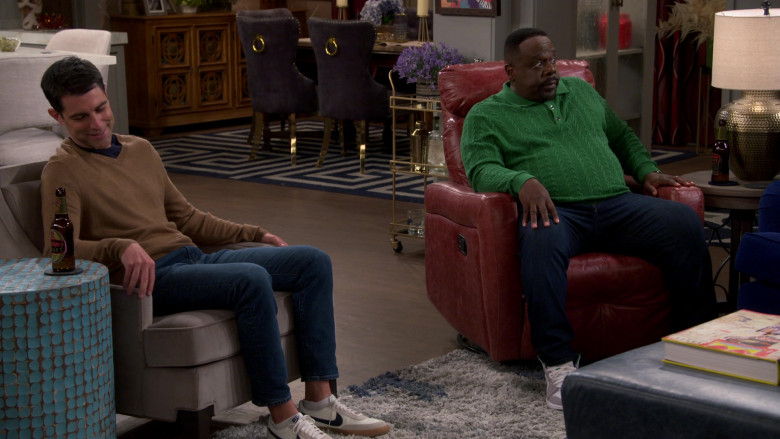 Nike Sneakers Worn by Actors in The Neighborhood S05E07 Welcome to the Working Week (2)