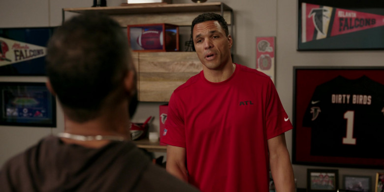 Nike T-Shirt of Tony Gonzalez as Coach Lance Evans in Fantasy Football (2)