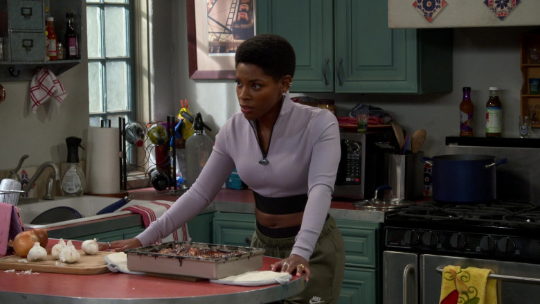 Nike Women’s Pants of Chelsea Harris as Necie in The Neighborhood S05E08 Welcome to What Used to Be the Neighborhood (2022)