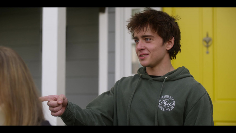 O'Neill Green Hoodie of Sam McCarthy as Charlie Harding in Dead to Me S03E02 We Need to Talk (3)