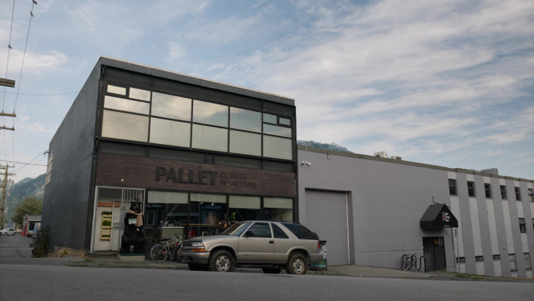 Pallet Coffee Roasters in Alaska Daily S01E05 I Have No Idea What You're Talking About, Eileen (1)