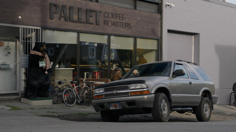 Pallet Coffee Roasters in Alaska Daily S01E05 I Have No Idea What You're Talking About, Eileen (3)