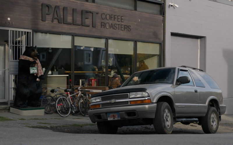 Pallet Coffee Roasters in Alaska Daily S01E05 I Have No Idea What You're Talking About, Eileen (3)