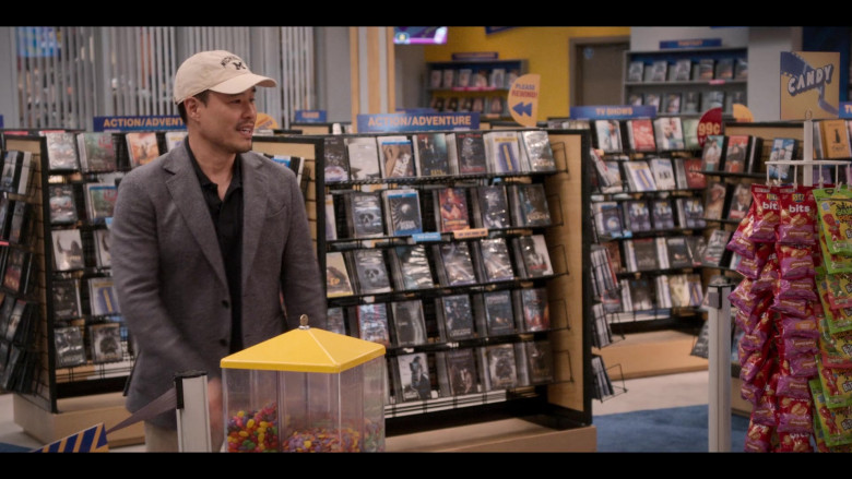 RITZ Bits Peanut Butter Sandwich Crackers and Sour Patch Kids Soft Candies in Blockbuster S01E02 Blockbuster Daddy (2022)