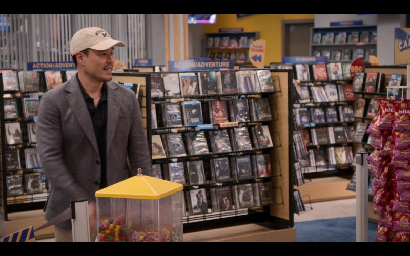 RITZ Bits Peanut Butter Sandwich Crackers and Sour Patch Kids Soft Candies in Blockbuster S01E02 Blockbuster Daddy (2022)