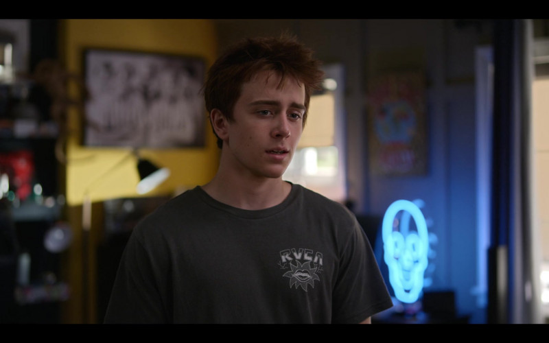 RVCA T-Shirt Worn by Sam McCarthy as Charlie Harding in Dead to Me S03E06 We’re Gonna Beat This Thing (2022)
