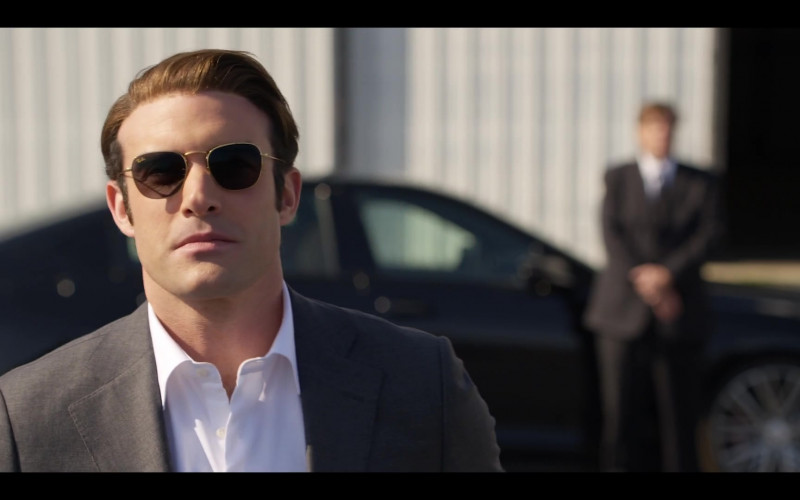 Ray-Ban Men's Sunglasses in Monarch S01E10 "Mergers and Propositions" (2022)