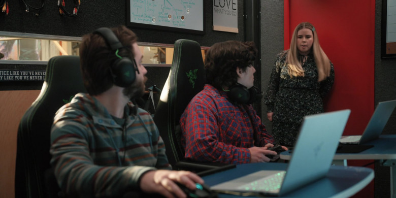 Razer Gaming Headsets Used by Actors in Mythic Quest S03E02 Partners (2)