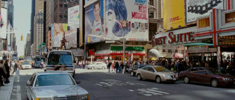 Sbarro Pizzeria and DHL in Enchanted (2007)