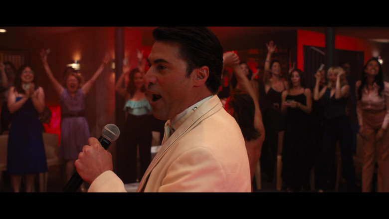 Shure Microphone in Welcome to Chippendales S01E02 Four Geniuses (2022)