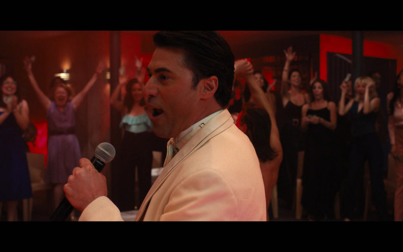 Shure Microphone in Welcome to Chippendales S01E02 Four Geniuses (2022)
