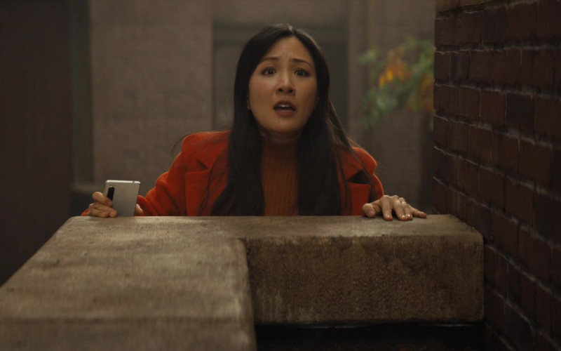 Sony Xperia Smartphone of Constance Wu as Mrs. Primm in Lyle, Lyle, Crocodile (2022)