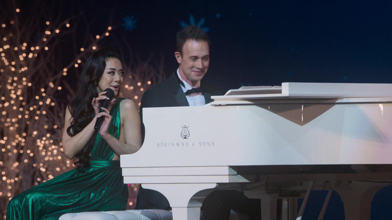 Steinway & Sons White Piano in Christmas with You (5)