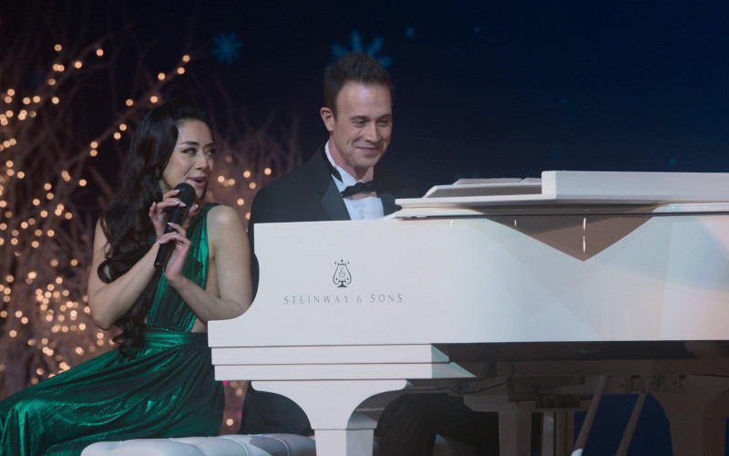Steinway & Sons White Piano in Christmas with You (5)
