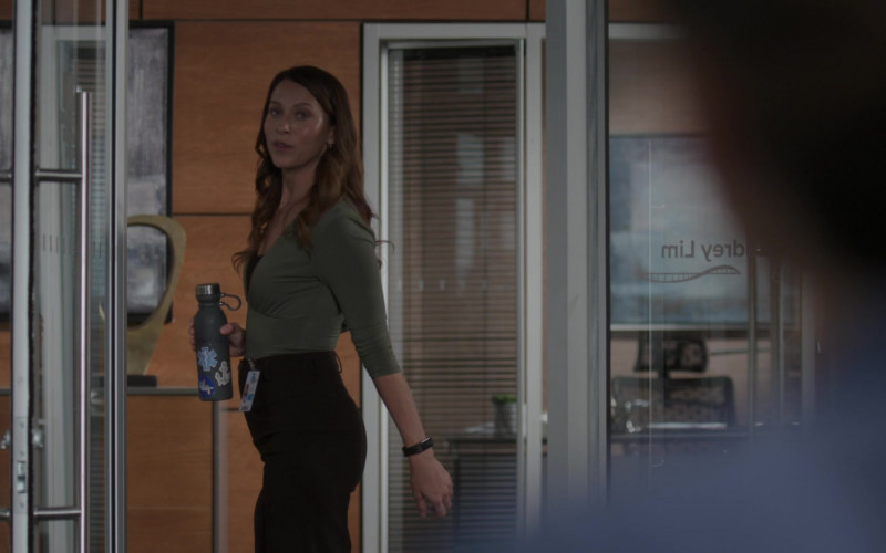 S'well Stainless Steel Water Bottle in The Good Doctor S06E06 Hot and Bothered (2022)