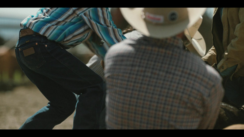 Wrangler Men’s Jeans in Yellowstone S05E04 Horses in Heaven (2022)