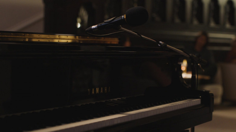 Yamaha Piano in The White Lotus S02E04 In the Sandbox (2022)