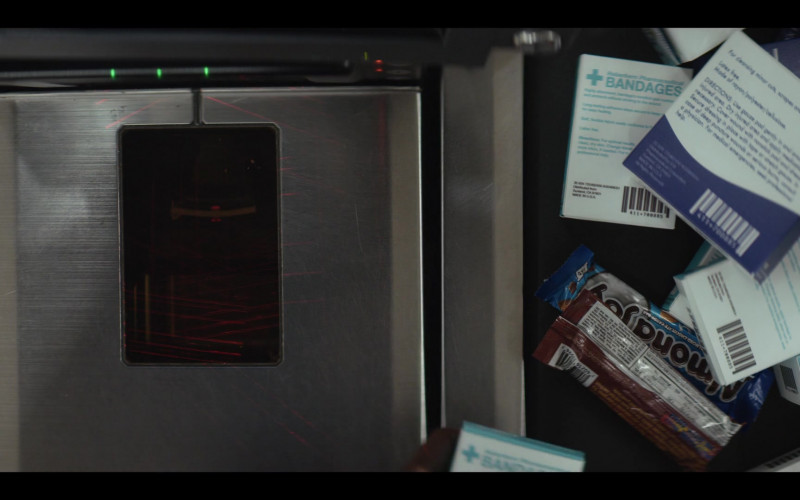 ALMOND JOY Candy Bar in Kindred S01E04 "The Waiter from Two Nights Ago" (2022)