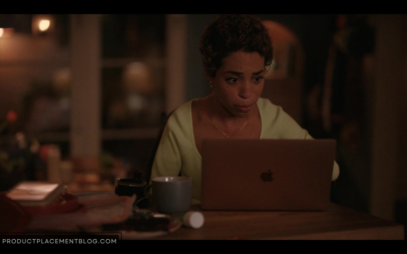 Apple MacBook Laptop Used by Jillian Mercado as Maribel in The L Word Generation Q S03E05 Locked Out (2022)