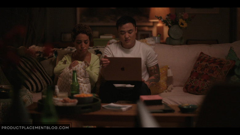 Apple MacBook Laptop Used by Leo Sheng as Micah Lee in The L Word Generation Q S03E05 Locked Out (1)