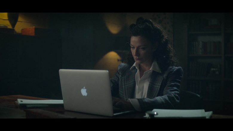 Apple MacBook Laptop Used by Michelle Gomez as Laura De Mille – Madame Rouge in Doom Patrol S04E01 Doom Patrol (2)