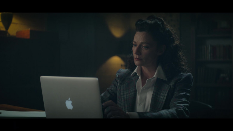 Apple MacBook Laptop Used by Michelle Gomez as Laura De Mille – Madame Rouge in Doom Patrol S04E01 Doom Patrol (3)