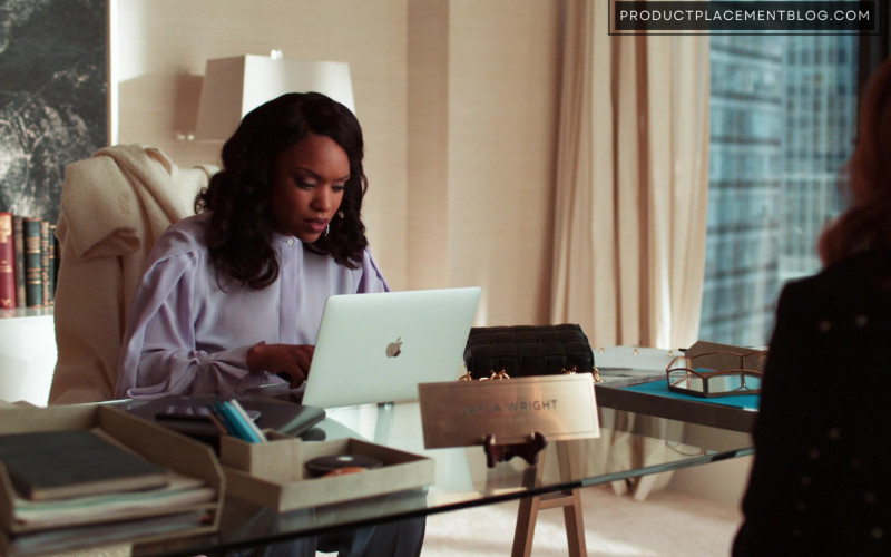 Apple MacBook Laptop of Michelle Mitchenor as Jayla Wright in First Wives Club S03E09 I Heard it Through the Grapevine (2022)