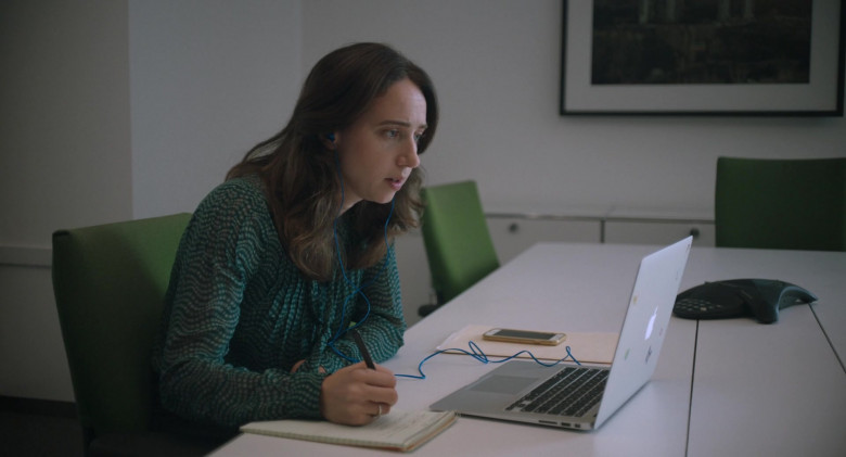 Apple MacBook Laptop of Zoe Kazan as Jodi Kantor in She Said 2022 Movie (2)
