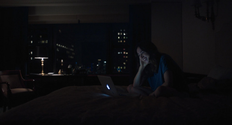 Apple MacBook Laptop of Zoe Kazan as Jodi Kantor in She Said 2022 Movie (4)