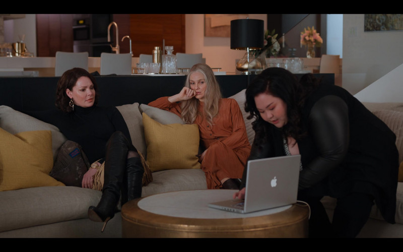 Apple MacBook Pro Laptop in Firefly Lane S02E03 I'm Coming Out (1)