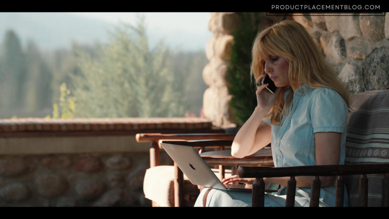 Apple MacBook Pro Laptop of Kelly Reilly as Beth Dutton in Yellowstone S05E07 The Dream Is Not Me (3)