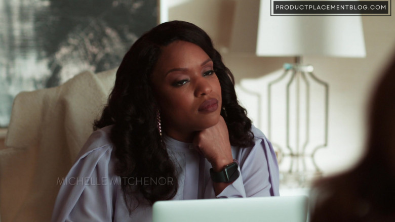 Apple Watch of Michelle Mitchenor as Jayla Wright in First Wives Club S03E09 I Heard it Through the Grapevine (2022)