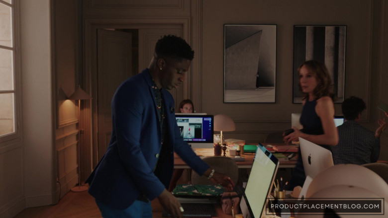 Apple iMac All-In-One PCs in Emily in Paris S03E10 Charade (1)