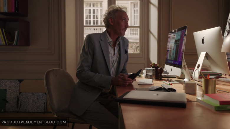 Apple iMac Computers and MacBook Laptop in Emily in Paris S03E10 Charade (1)