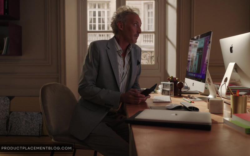 Apple iMac Computers and MacBook Laptop in Emily in Paris S03E10 Charade (1)
