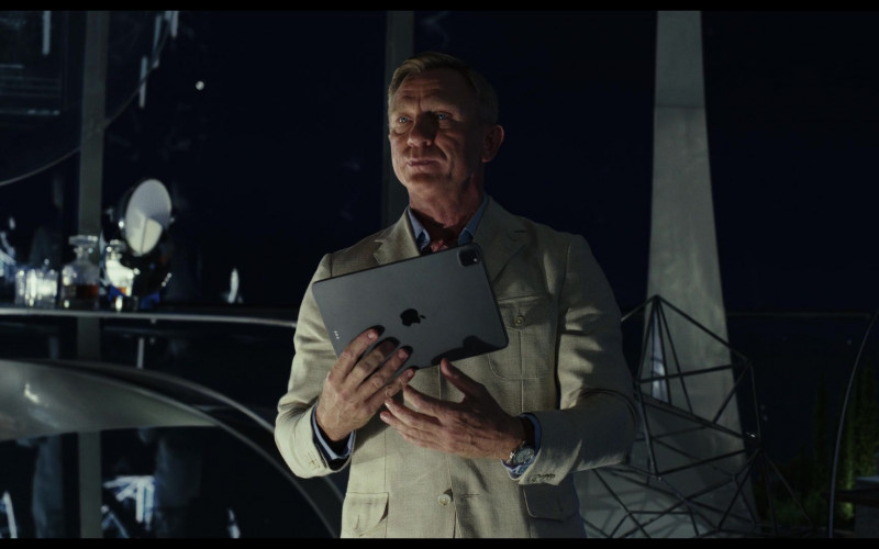 Apple iPad Tablet of Daniel Craig as Benoit Blanc in Glass Onion A Knives Out Mystery (1)