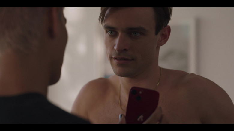 Apple iPhone Smartphones in Gossip Girl S02E05 Games, Trains and Automobiles (3)