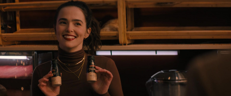 Baileys Irish Cream Mini Bottle Liqueurs Held by Zoey Deutch as Rachel Meyer in Something from Tiffany’s (1)