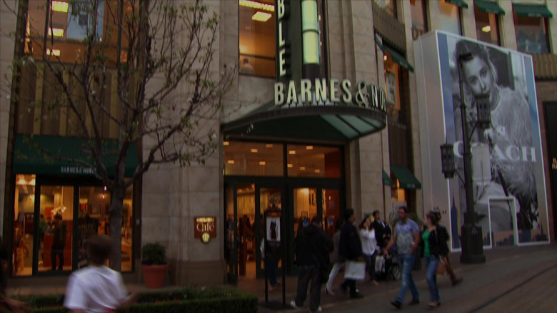 Barnes & Noble Book Store in First Wives Club S03E07 What Does it Take (2)