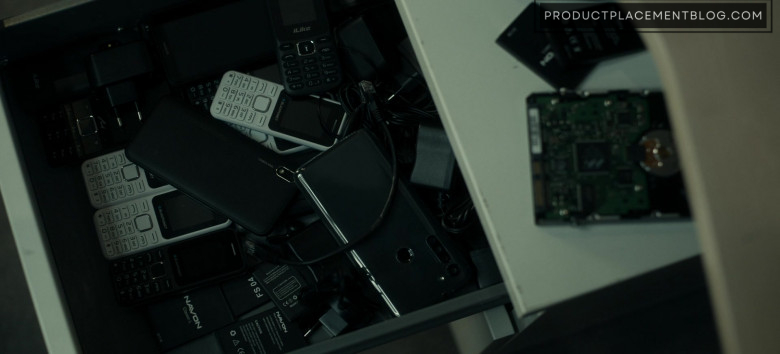 Blaupunkt Mobile Phones in Tom Clancy's Jack Ryan S03E01 Falcon (2022)