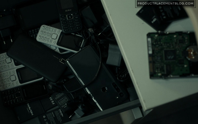 Blaupunkt Mobile Phones in Tom Clancy's Jack Ryan S03E01 Falcon (2022)