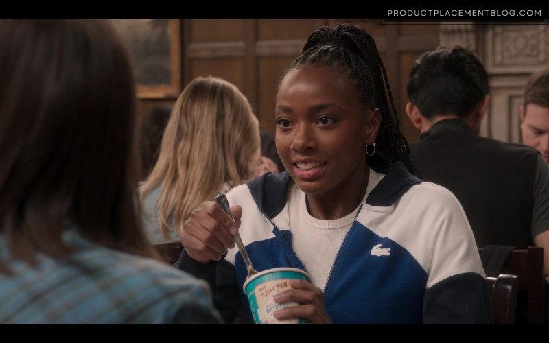 Bob's Red Mill Gluten Free Oatmeal Enjoyed by Alyah Chanelle Scott as Whitney Chase in The Sex Lives of College Girls S02E10 The Rooming Lottery (2022)