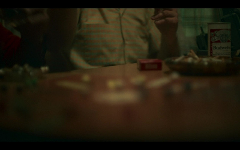 Budweiser Beer in George & Tammy S01E01 The Race Is On (2)