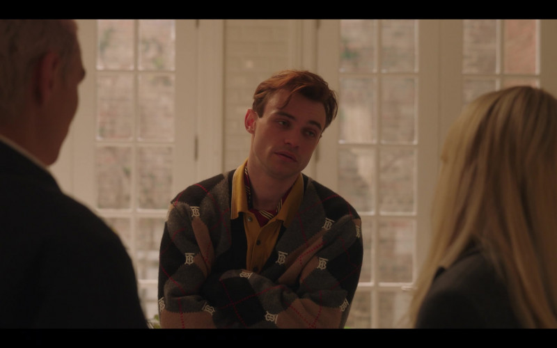 Burberry Wool Knit Cardigan Worn by Thomas Doherty as Max Wolfe in Gossip Girl S02E02 Guess Who’s Coming at Dinner (1)