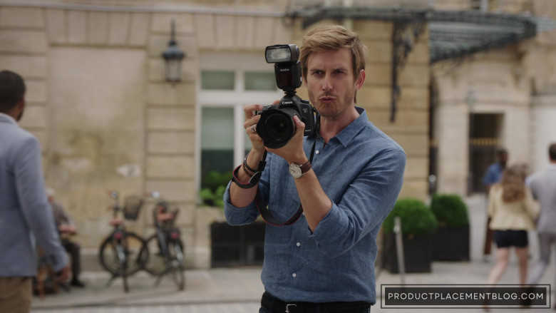 Canon Camera in Emily in Paris S03E05 Ooo La La Liste (3)