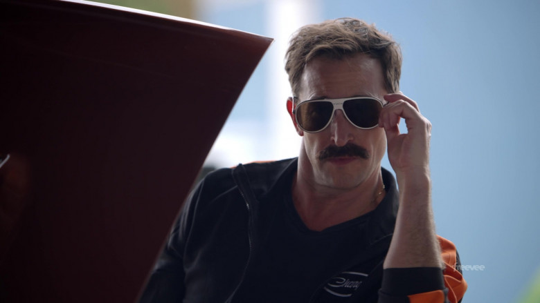 Carrera Men's Sunglasses of Noah Wyle as Harry Wilson in Leverage Redemption S02E09 The Pyramid Job (2)