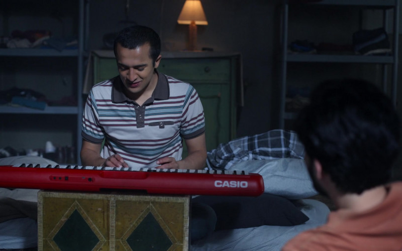 Casio Keyboard in Little America S02E07 Paper Piano (2022)