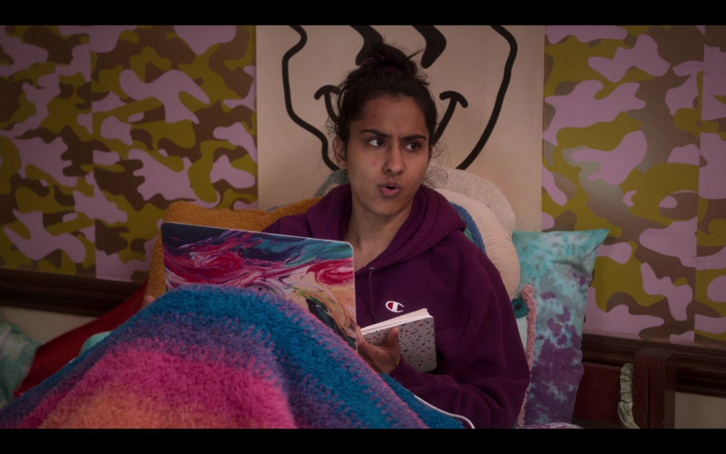 Champion Hoodie Amrit Kaur of Bela Malhotra in The Sex Lives of College Girls S02E06 Doppelbanger (2022)